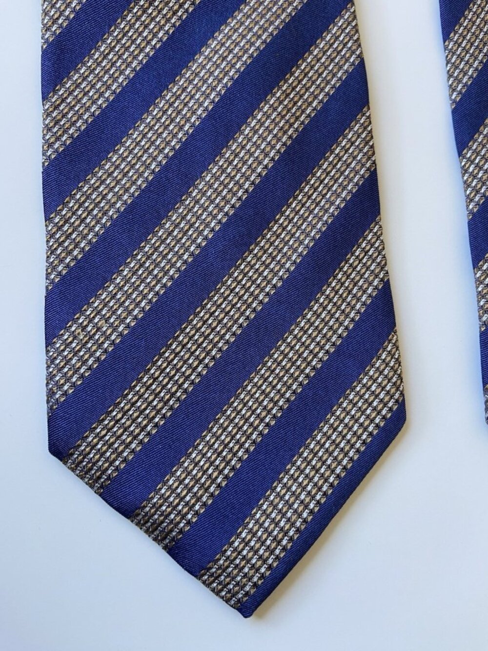 Hugo Boss Dark Blue Gold striped 3.5" x 58" 100% Silk tie Mens Necktie Italy